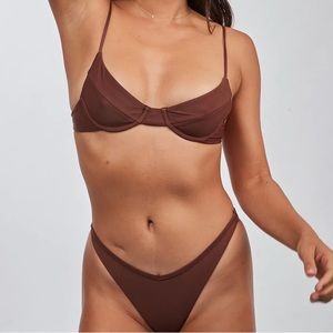 benoa tahiti shea top |- size xlarge but runs small! - original price was 90$|